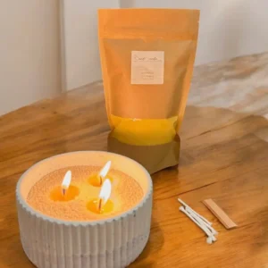 Le kit "prêt à créer" avec tout le nécessaire pour votre bougie : cire, mèches et pot