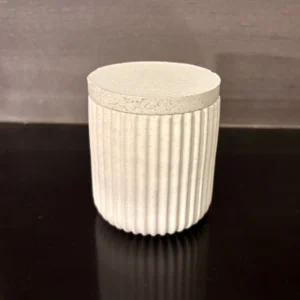 Petit pot de bougie rond avec couvercle (blanc moucheté de vert/gris)